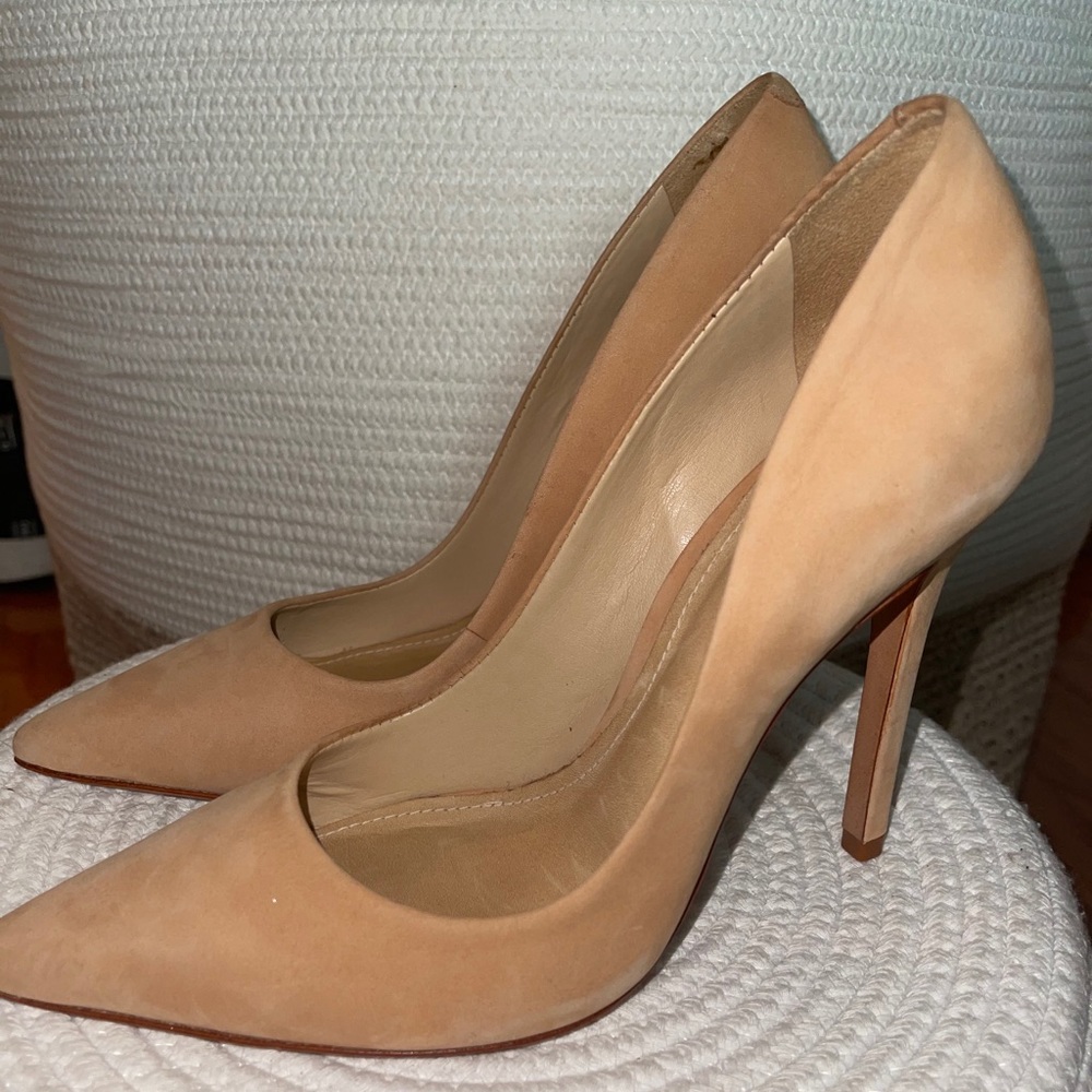 Schutz BRAND NEW NEVER BEEN WORN pointed toe heels
